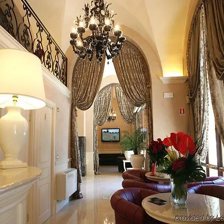 Suite Hotel Santa Chiara 
