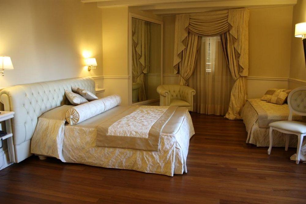 Hotel Santa Chiara