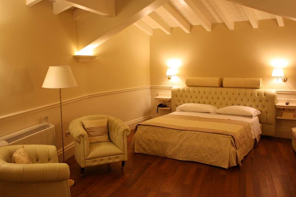 Hotel Santa Chiara 4*
