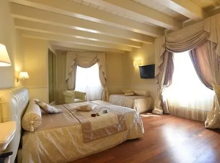 Suite Hotel Santa Chiara Lecce Exterior foto