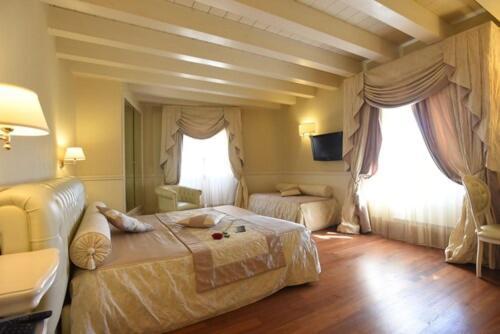 Hotel Santa Chiara