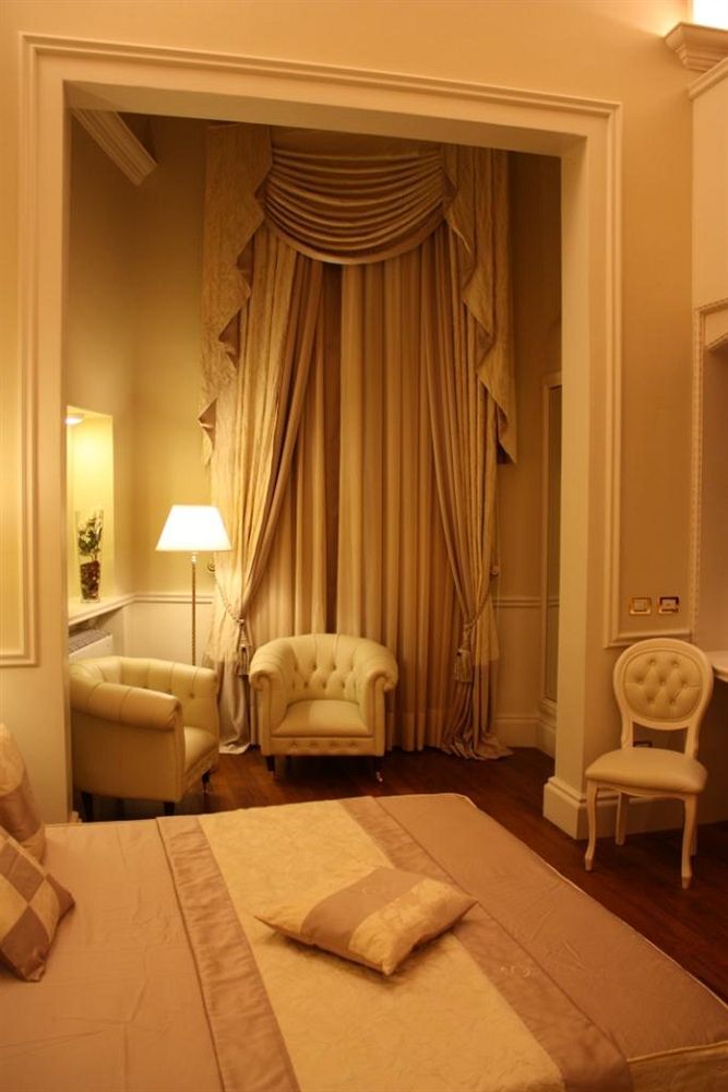 Hotel Santa Chiara 4*