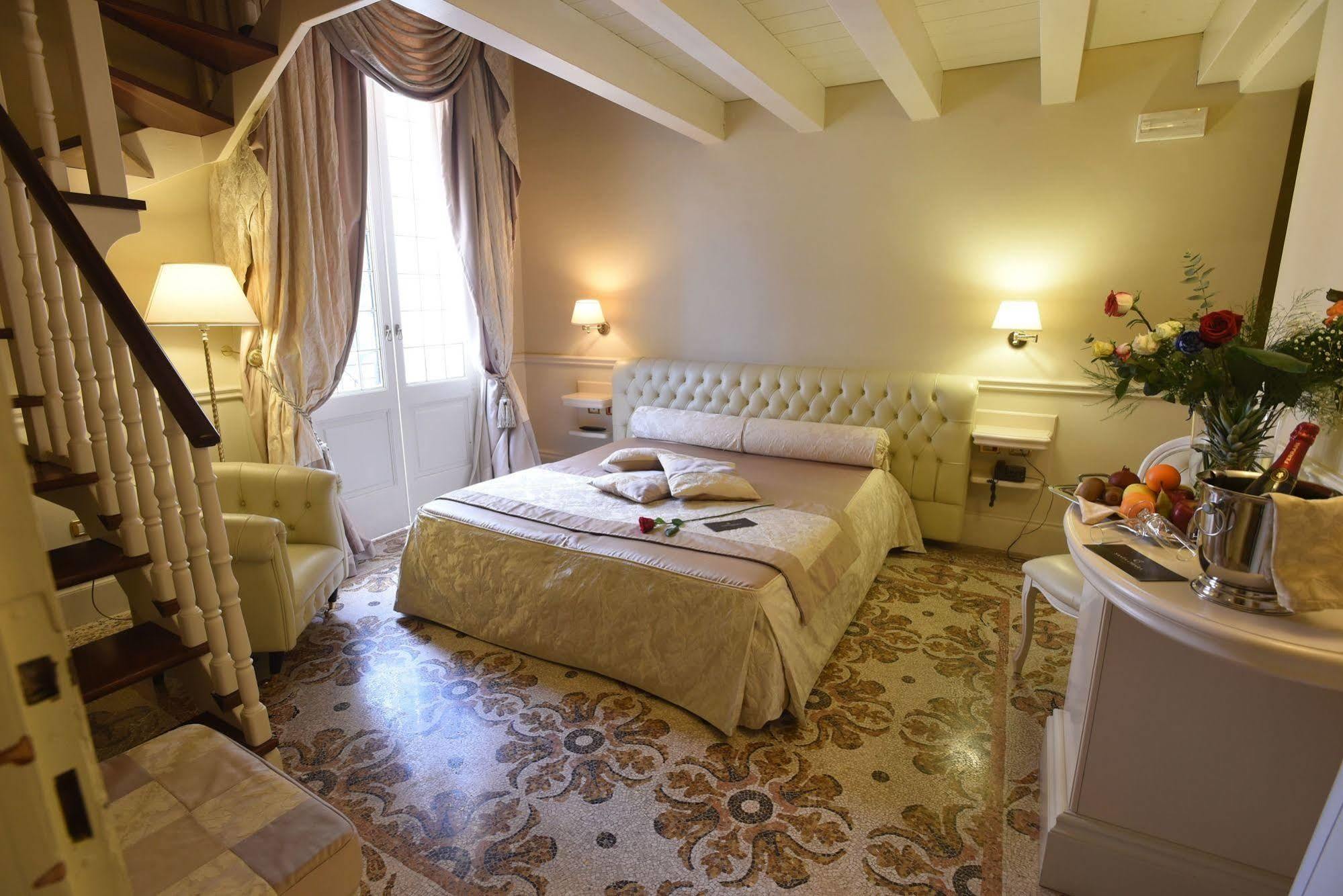 Santa Chiara 4*